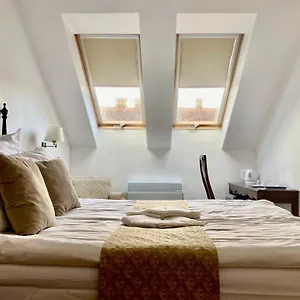 Opera16 Guestrooms Guest house